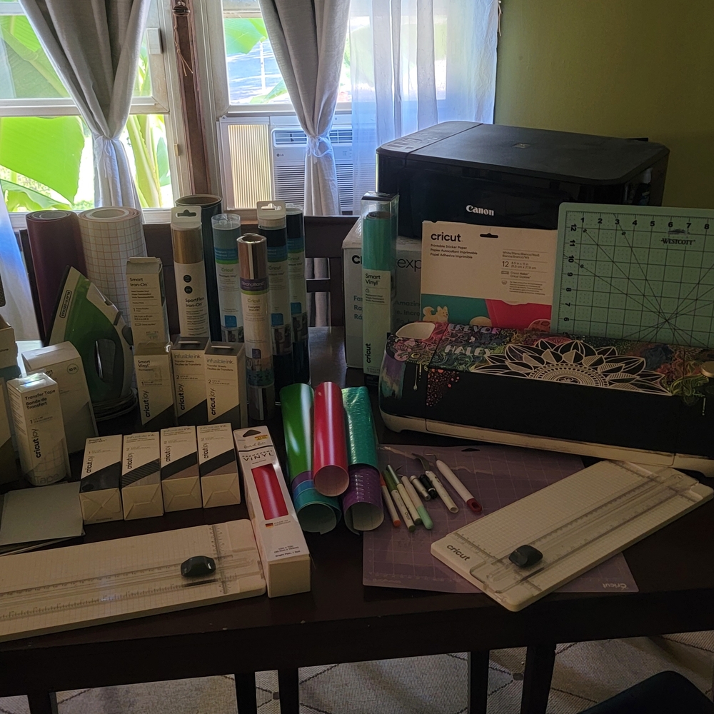 Cricut Crafting Set with Vinyl and Tools